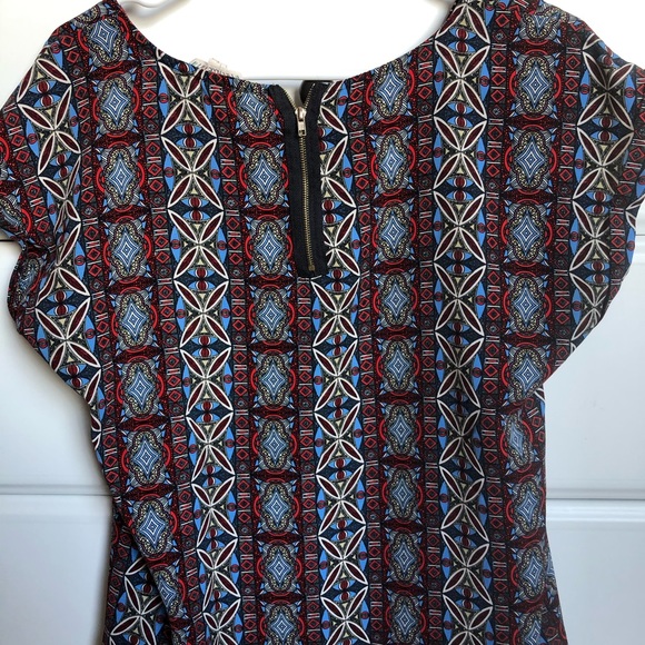 Patterned Blouse - Picture 2 of 3